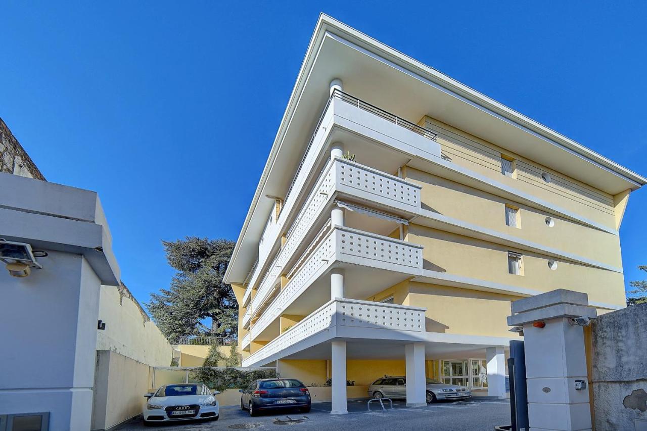 Immogroom- Renovated- Large Terrace- Ac- Shops- Parking Appartement *