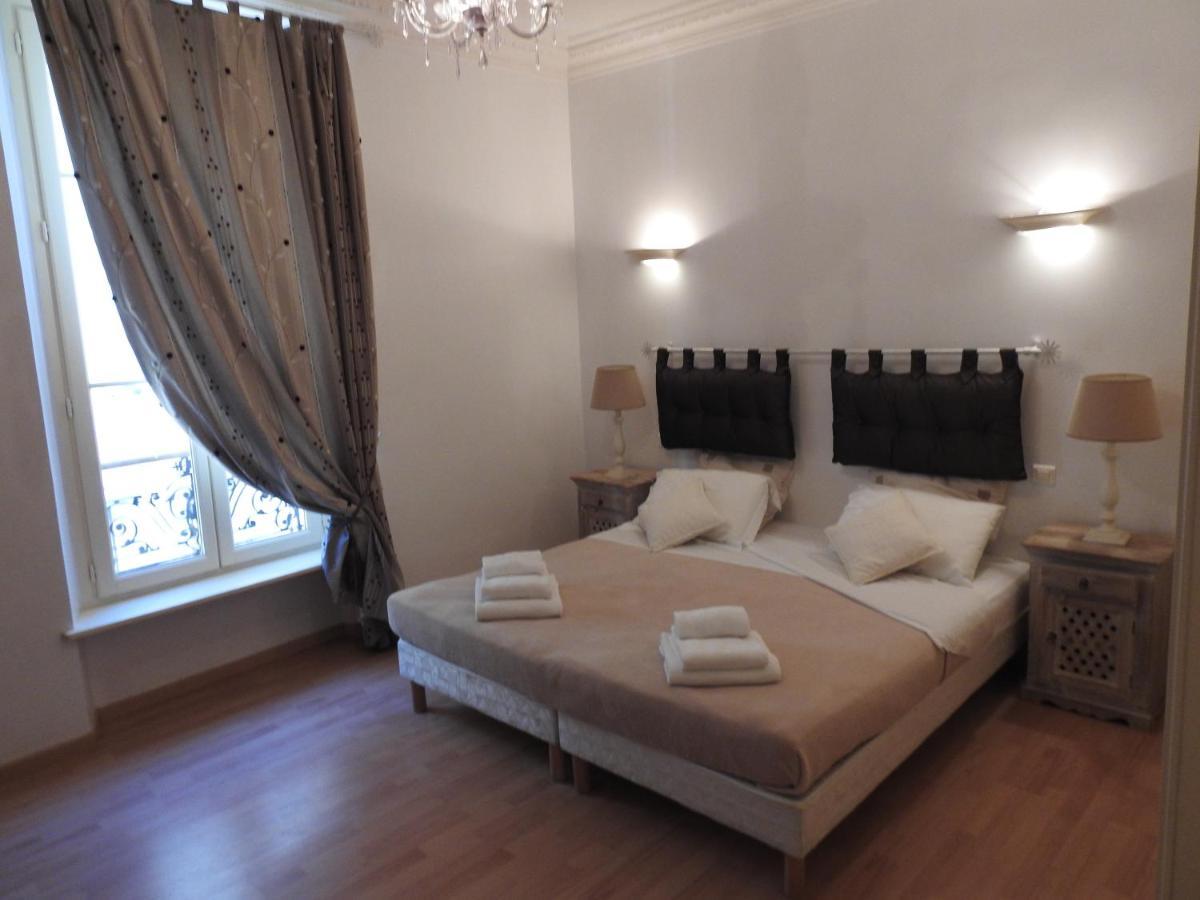 Apartment First Floor 15 Rue Notre Dame With Vast Terrace