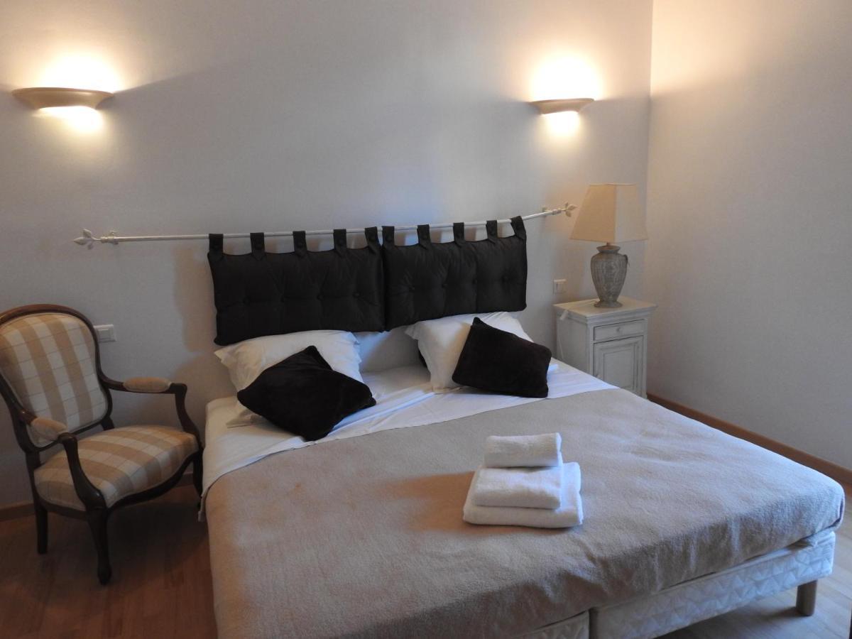 First Floor 15 Rue Notre Dame With Vast Terrace *