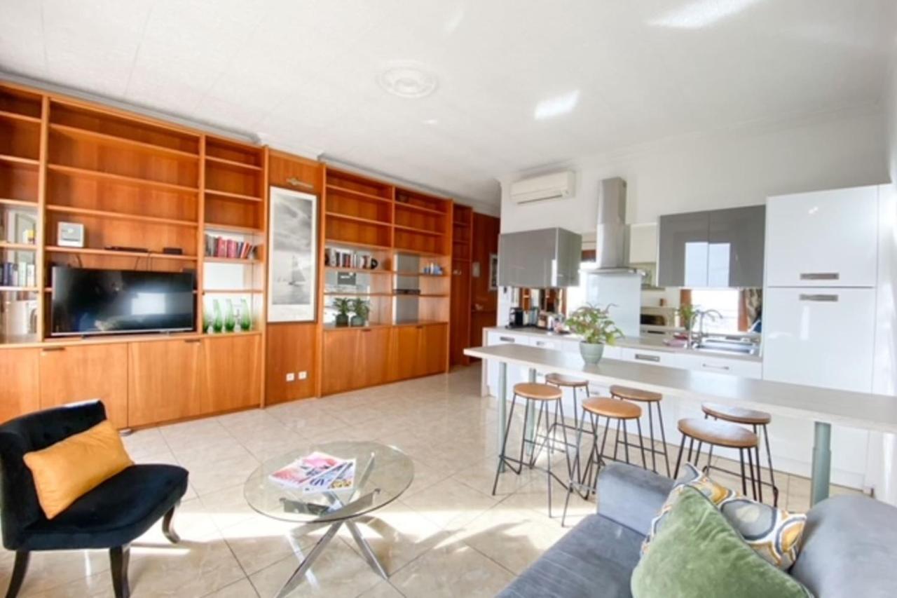 Quai St Pierre 2 Bedrooms Apt With Sea View Appartement Cannes