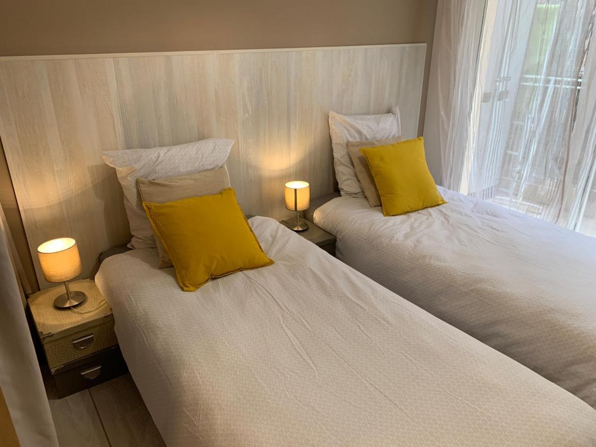 Close Palais - Calm - Brand New Cannes