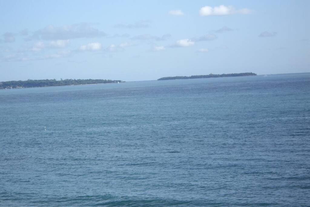 Great Waterfront In Boccacabana *