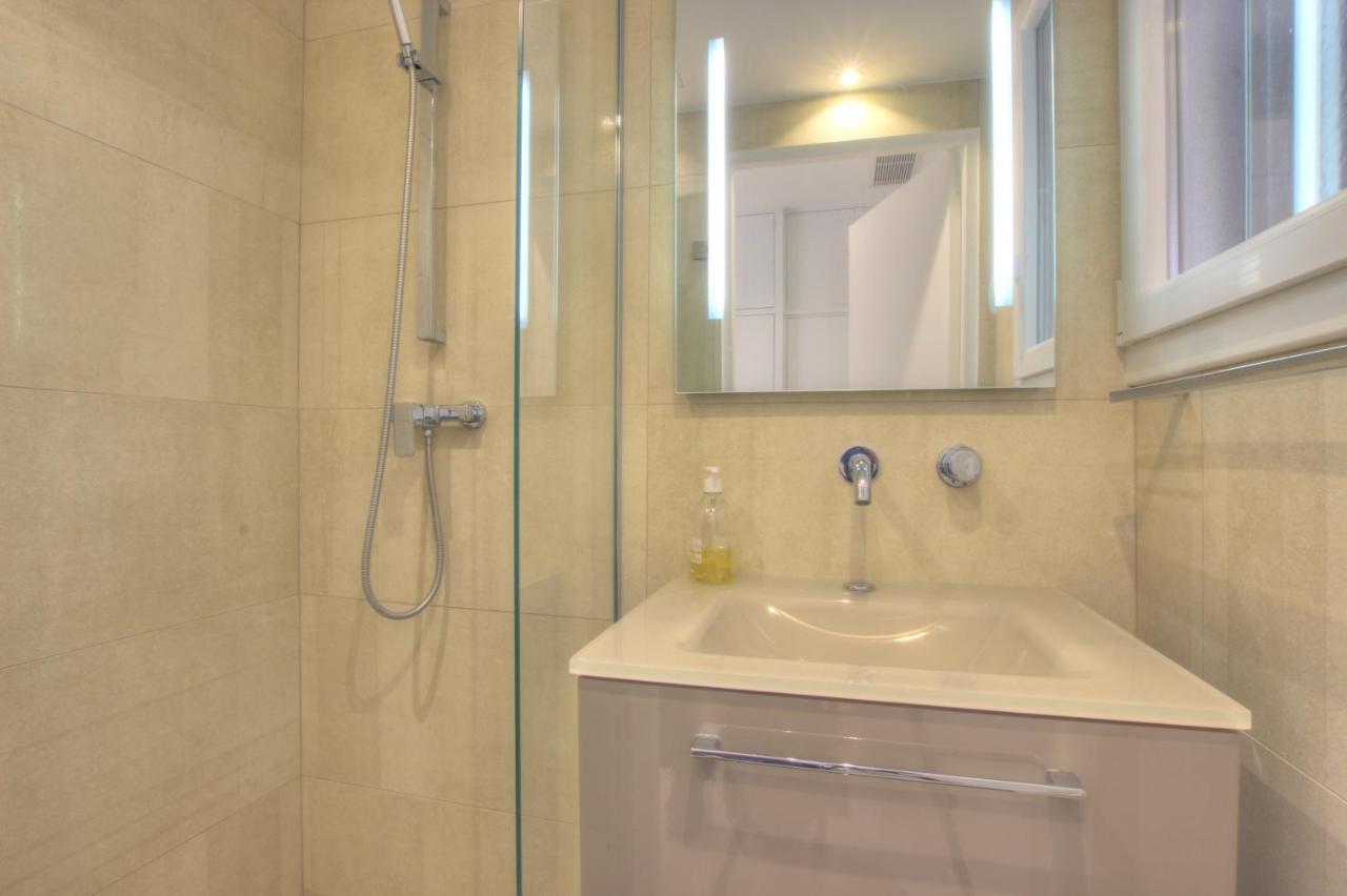 Ver6-two Bedrooms Center Apartment *