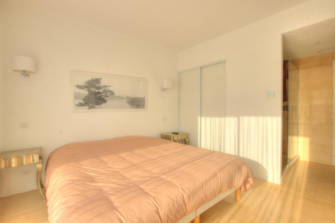 Ver6-two Bedrooms Center