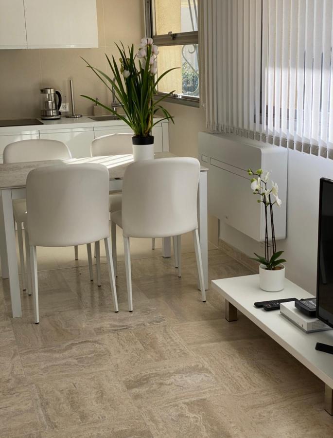Le Clairfontaine Apartment *