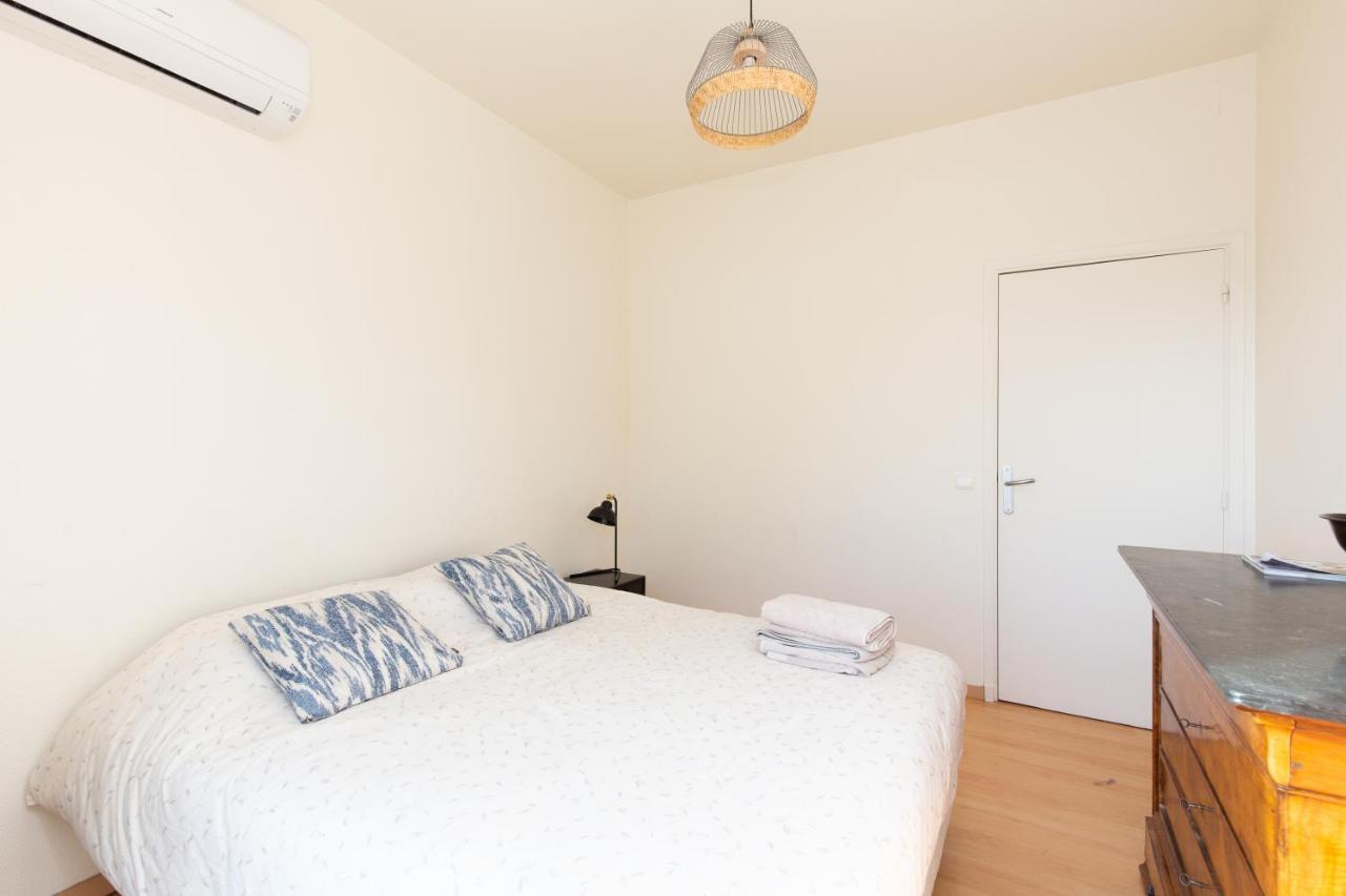 Violet, Bord De Apartment Cannes