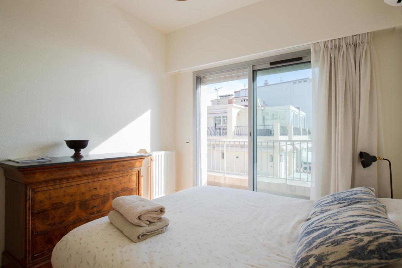 Apartment Violet, Bord De
