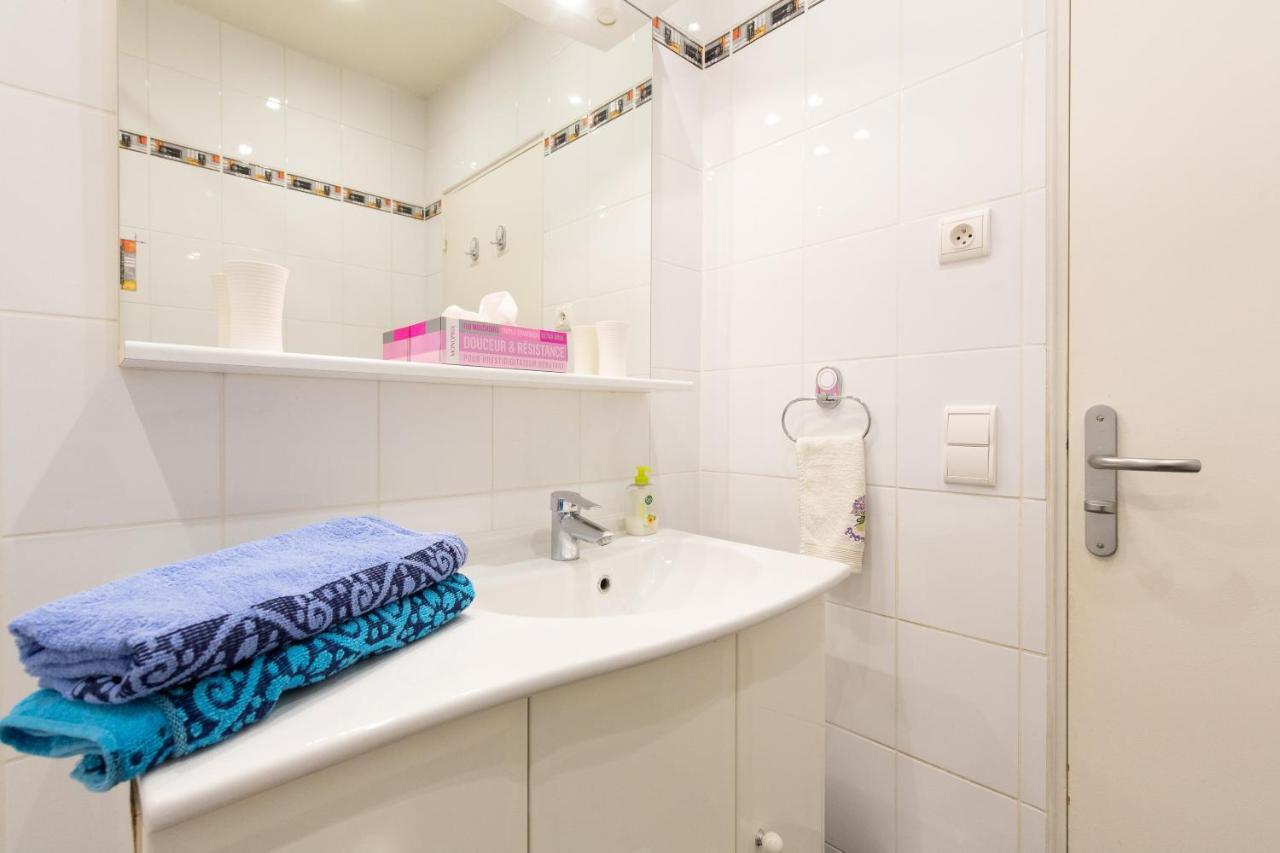 Apartment Violet, Bord De *