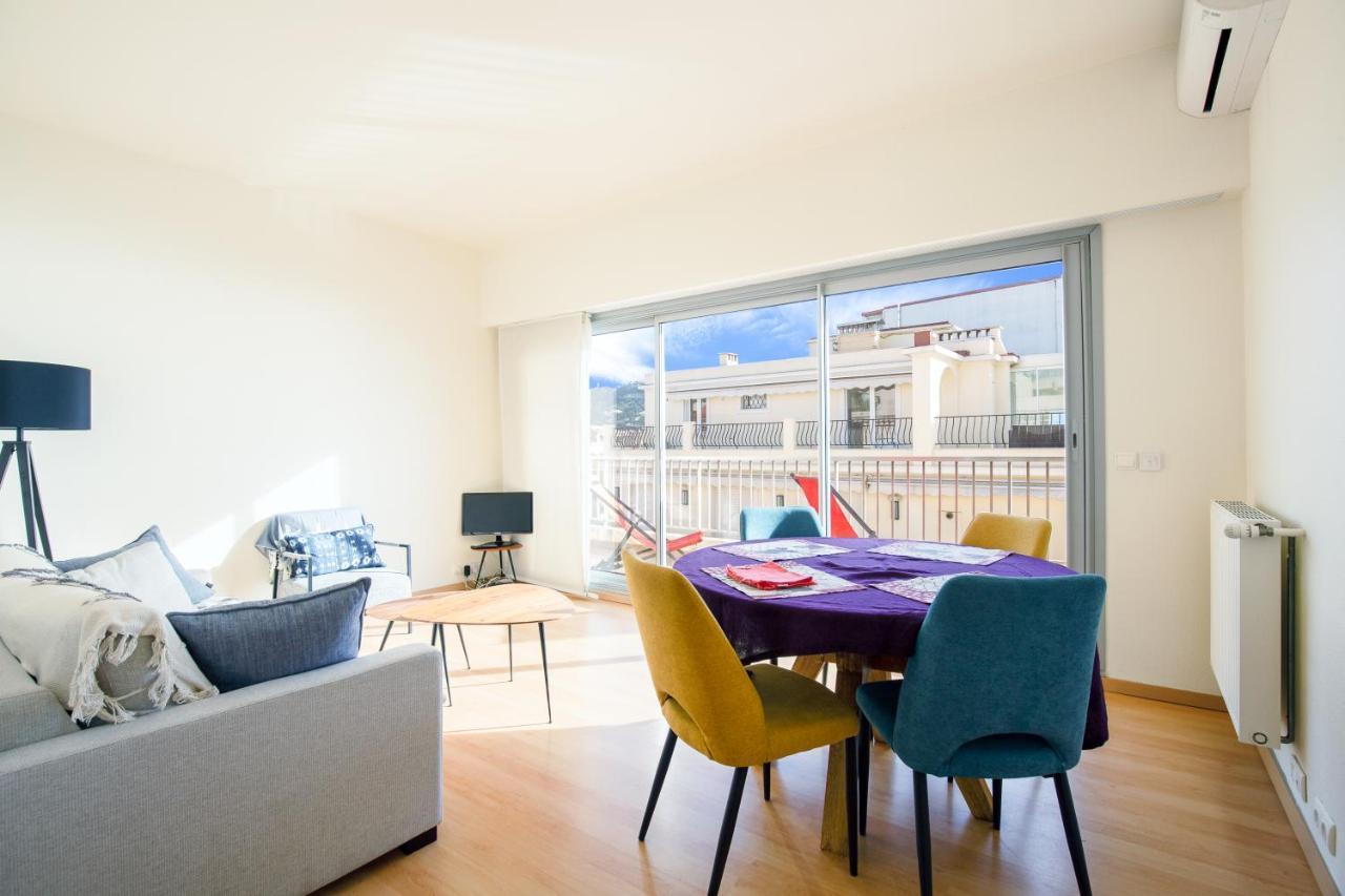 Apartment Violet, Bord De