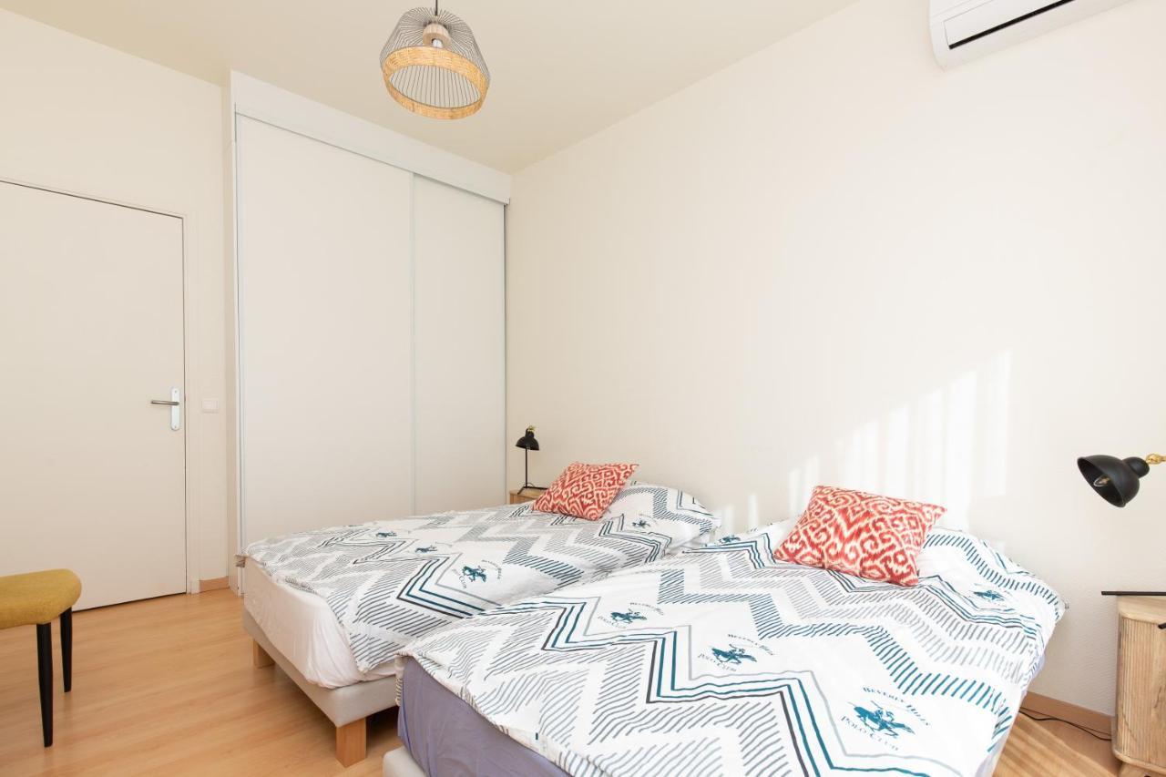 Apartment Violet, Bord De *