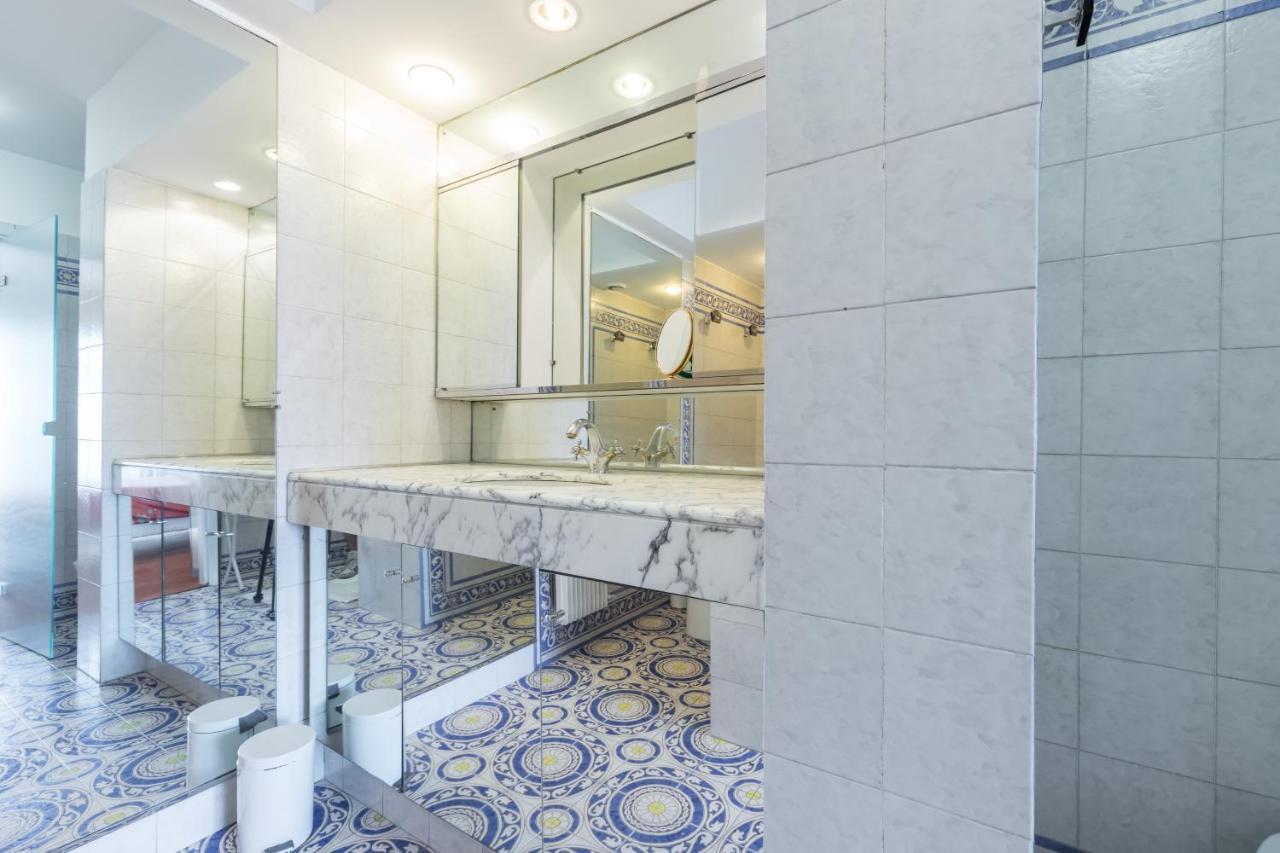 Palais D'orsay 3 Bedrooms Apartment *