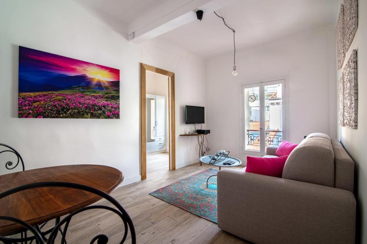 Romantic And New In The Famous Rue Meynadier In The Supercentre Of Apartment *