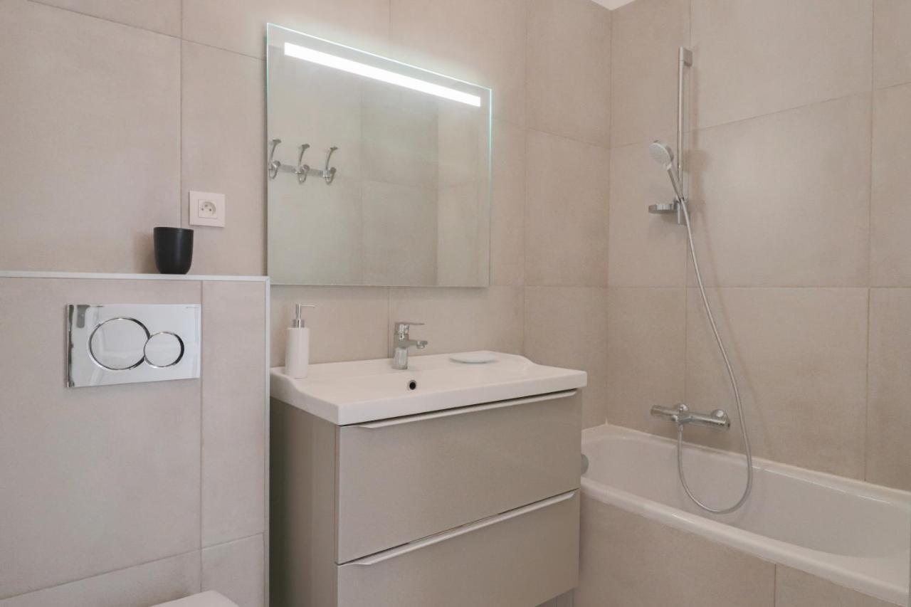 Rooftop De La Charming On Seafront With Superb Roof Terrace