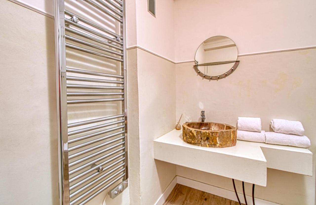 Appartement Romantic And New In The Famous Rue Meynadier In The Supercentre Of