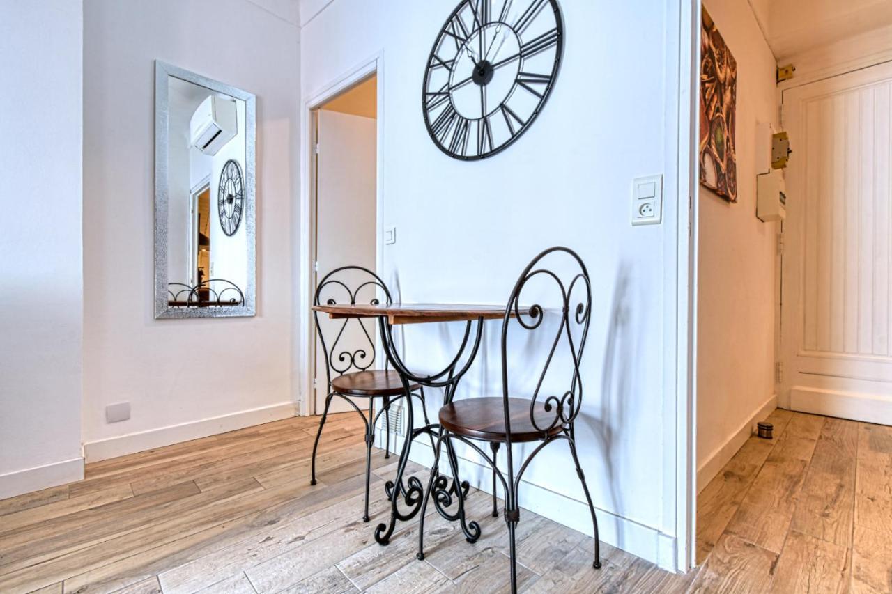 Appartement Romantic And New In The Famous Rue Meynadier In The Supercentre Of *