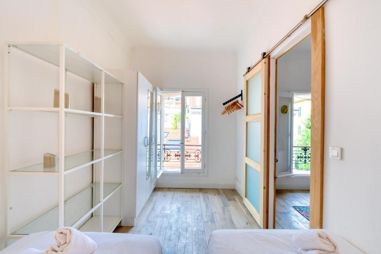 Apartment Romantic And New In The Famous Rue Meynadier In The Supercentre Of
