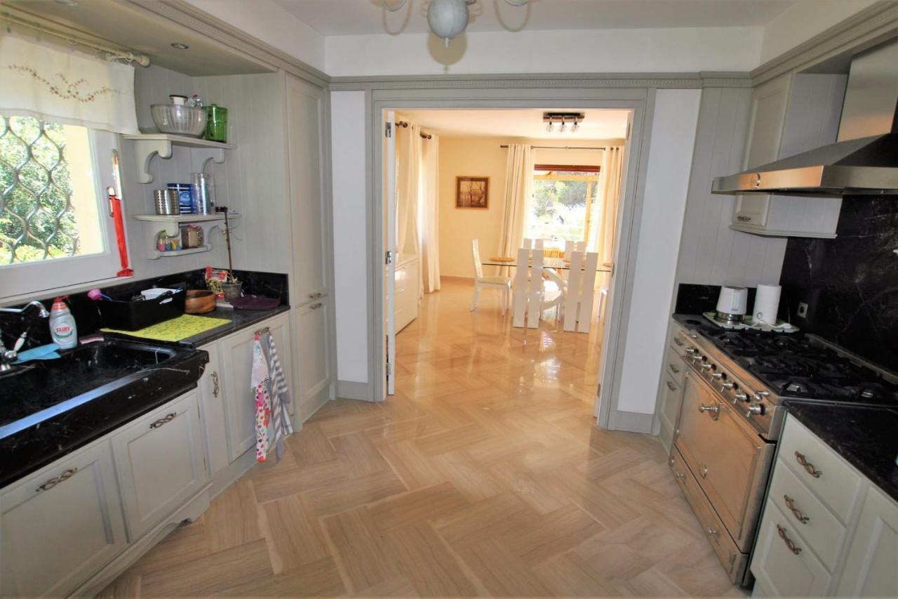 Villa Luxury In Hills