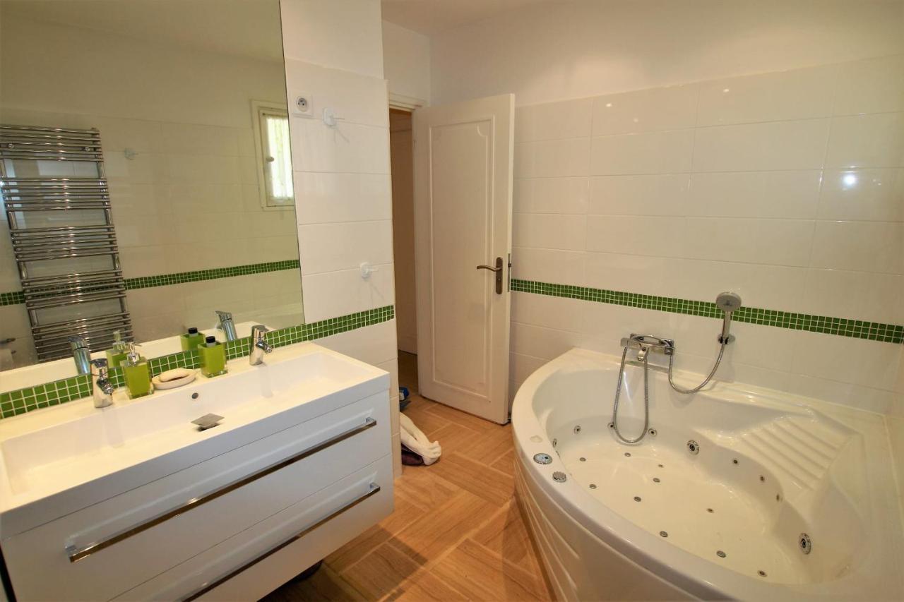 Luxury In Hills Villa *