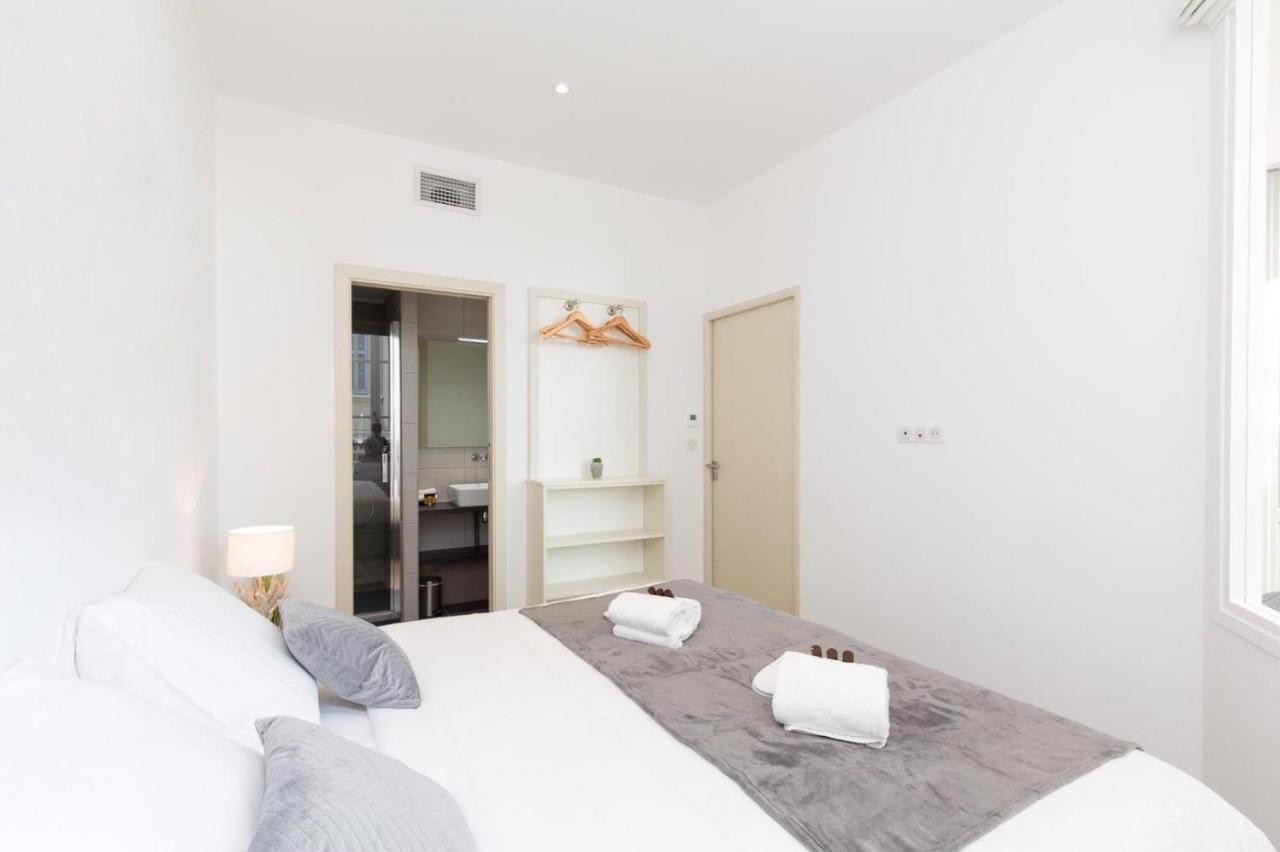 Astoux Yourhosthelper * Cannes