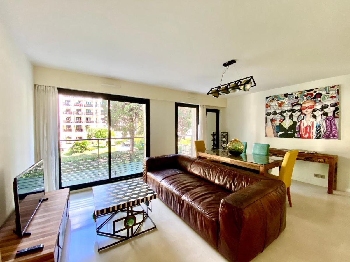 Carlton Riviera *