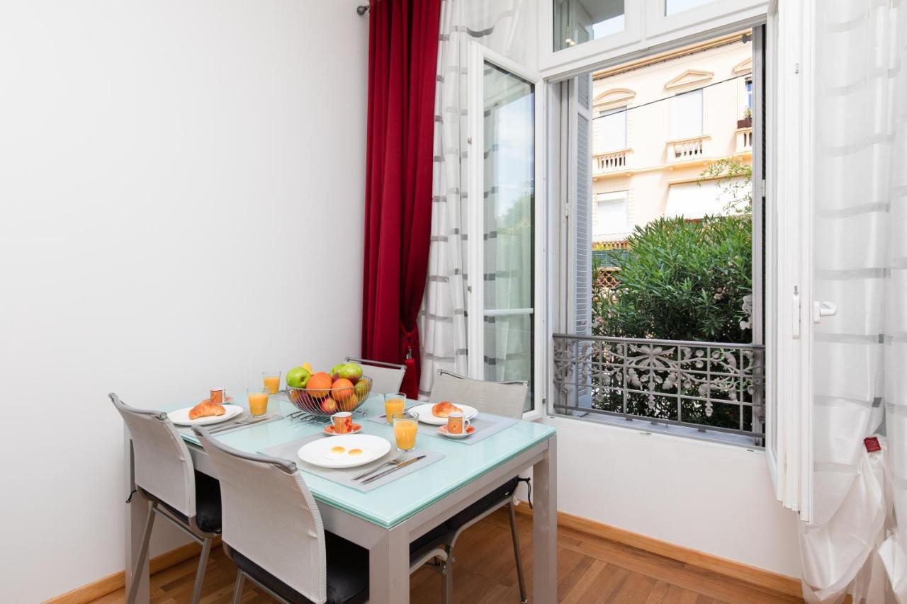 Pelige Yourhosthelper Cannes