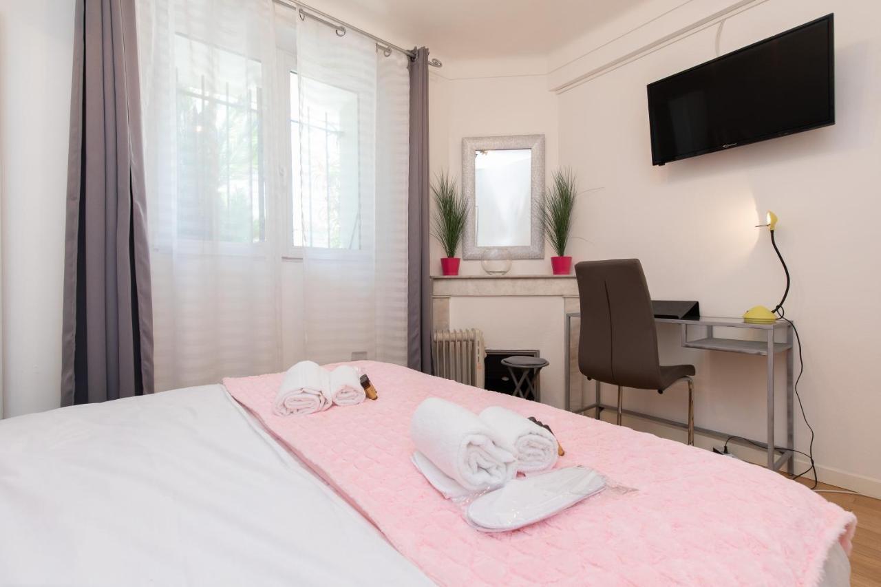 Pelige Yourhosthelper Cannes