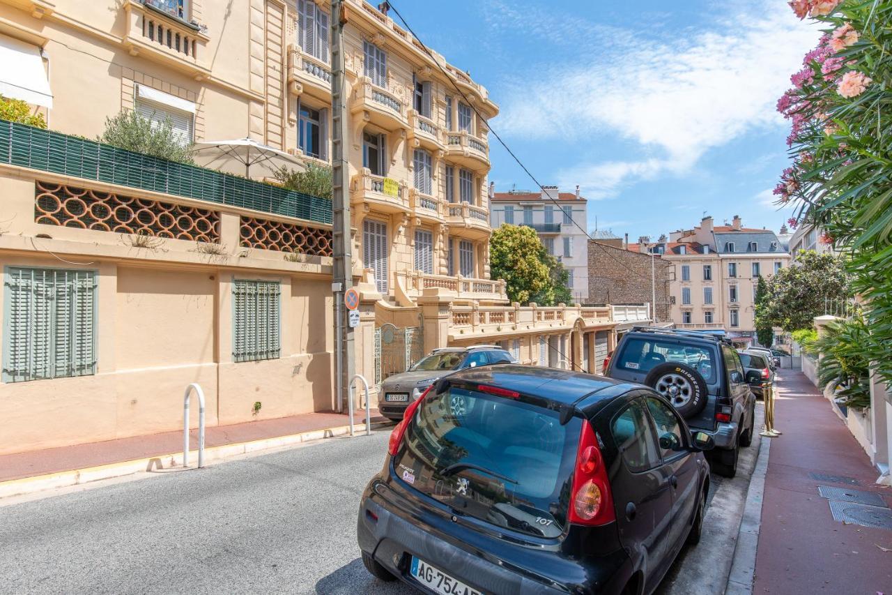 Pelige Yourhosthelper * Cannes