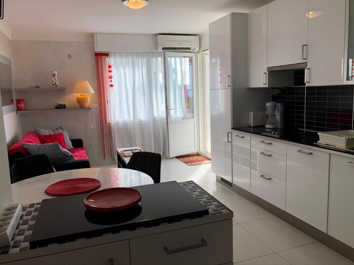 Les Pins Apartment *