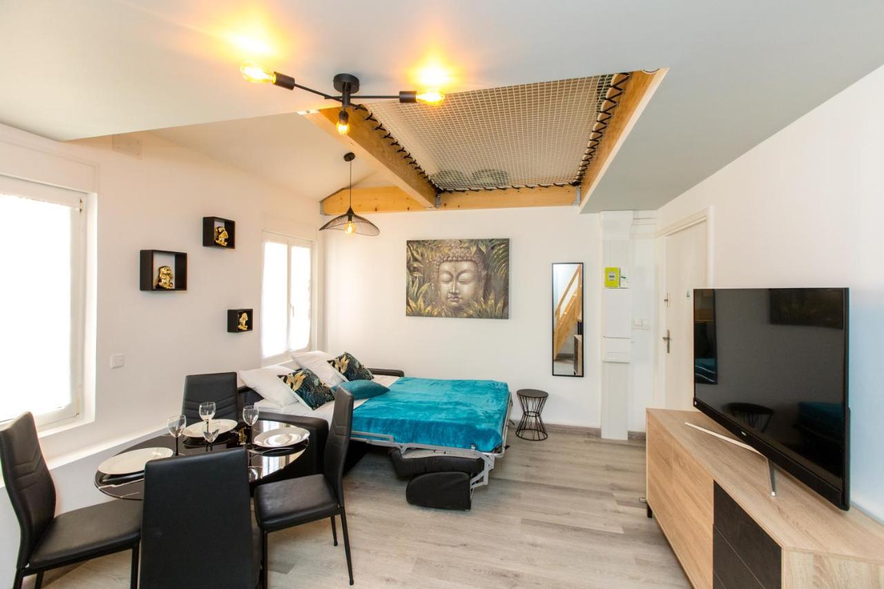 Duplex : 300m, Clim, Netflix Appartement
