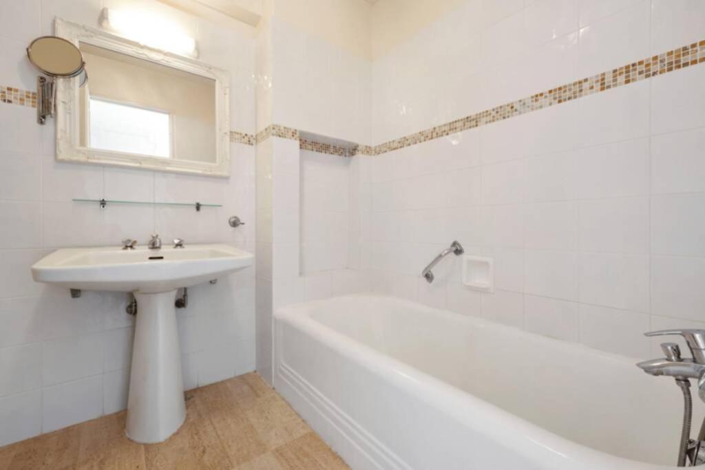 Appartement Spacieux Avec Vue Mer Proche Du Centre Appartement *