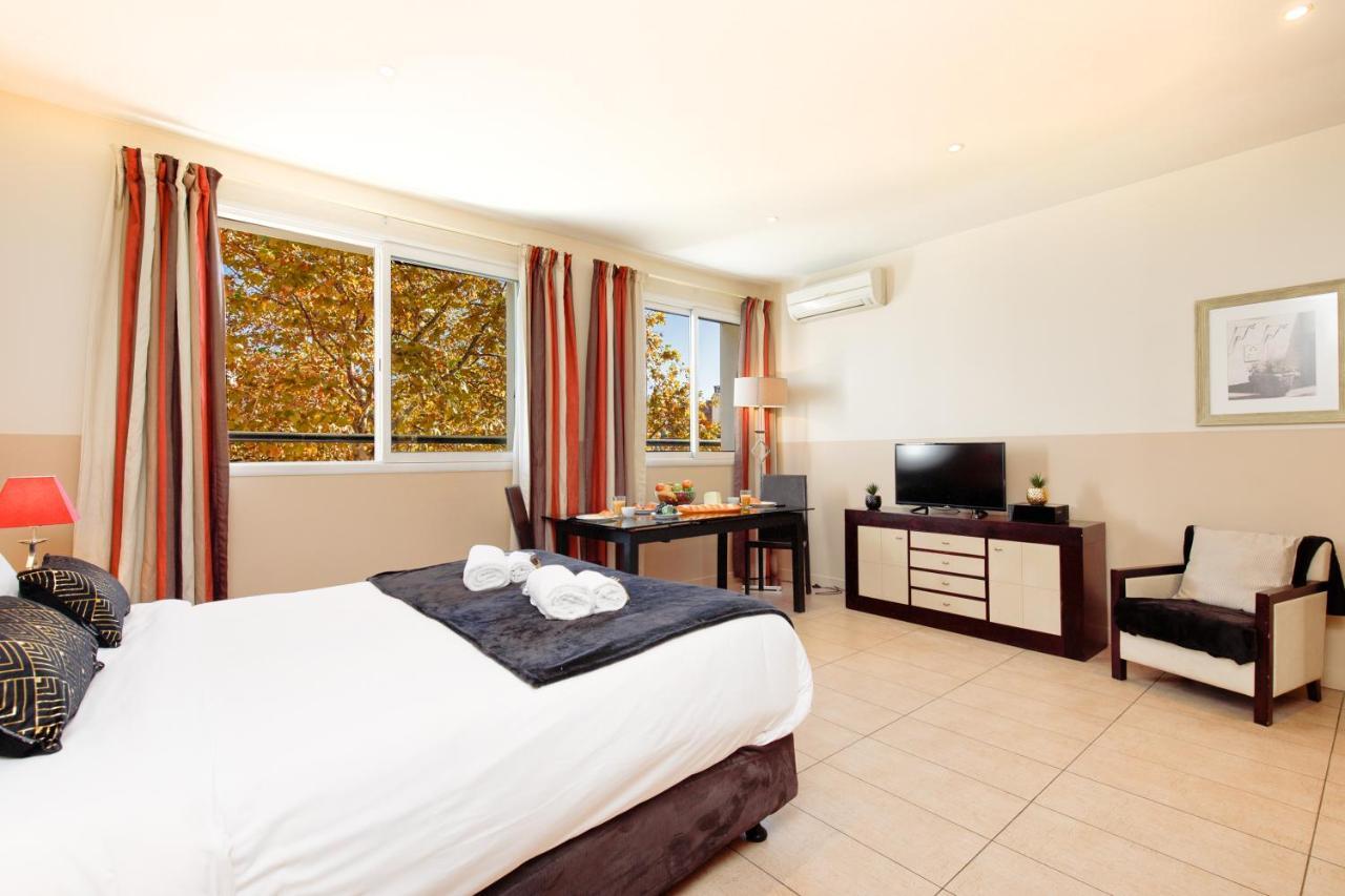 Carnot Yourhosthelper * Cannes