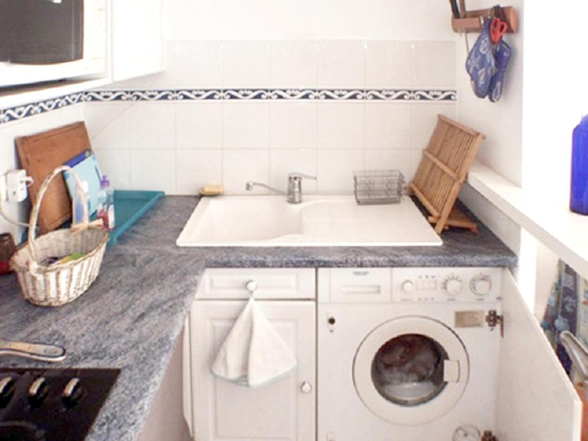 Appartement D'une A A 300 M De La Avec Vue Sur La Balcon Et Wifi *
