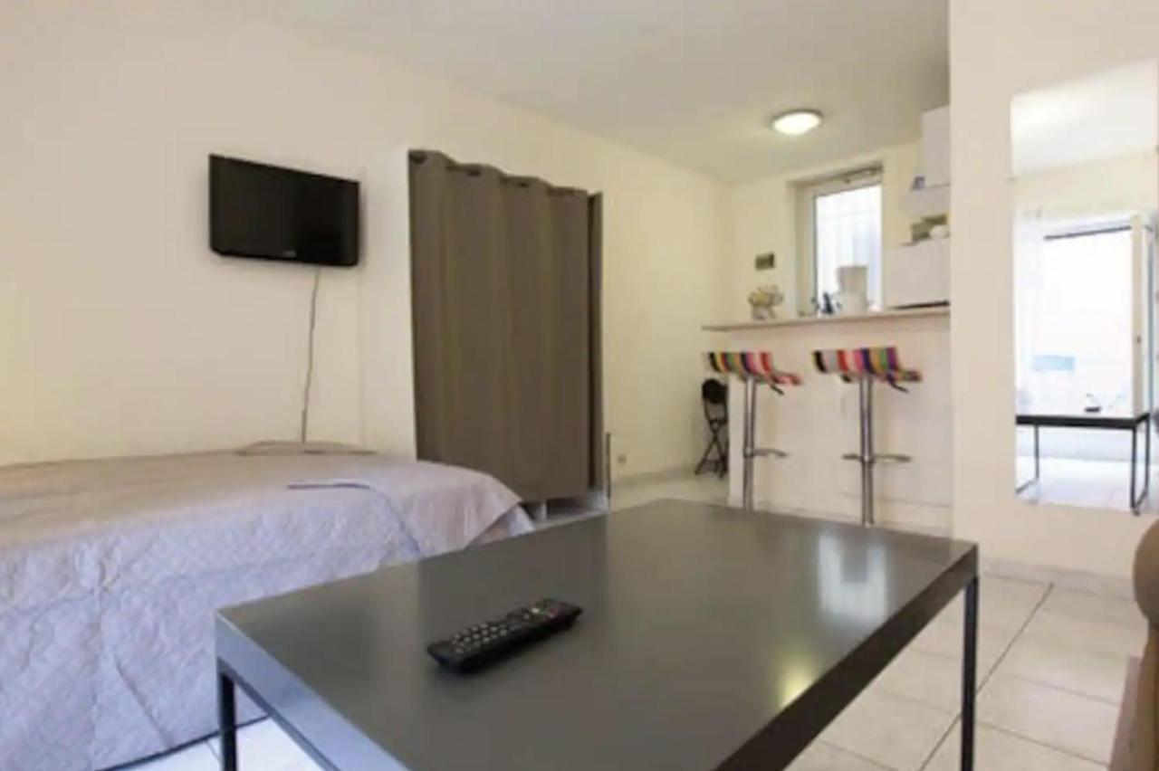 Apartment Studio Avec Terrasse A 200 M Du Palais