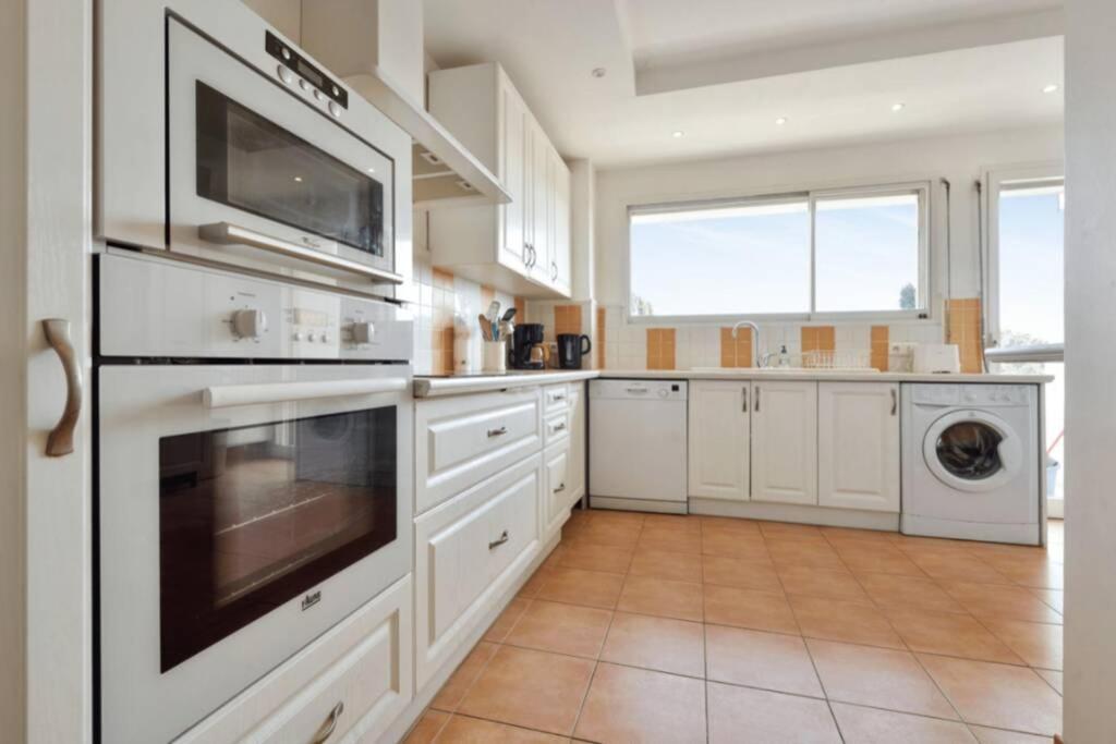 Appartement Spacieux Avec Vue Mer Proche Du Centre Apartment
