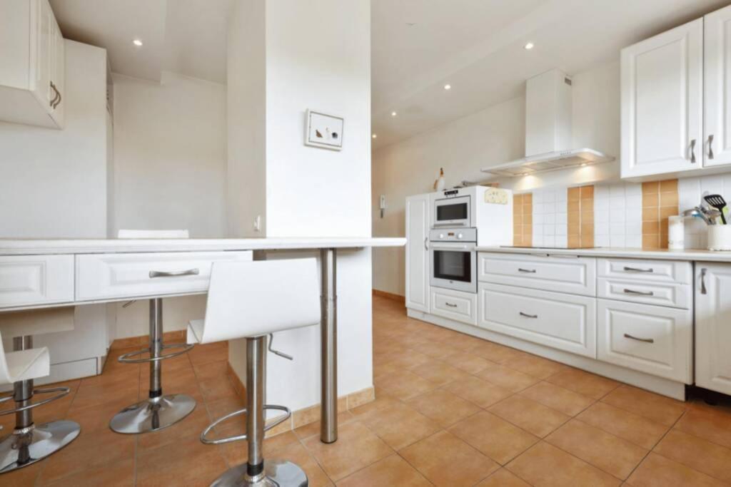 Appartement Spacieux Avec Vue Mer Proche Du Centre Apartment *