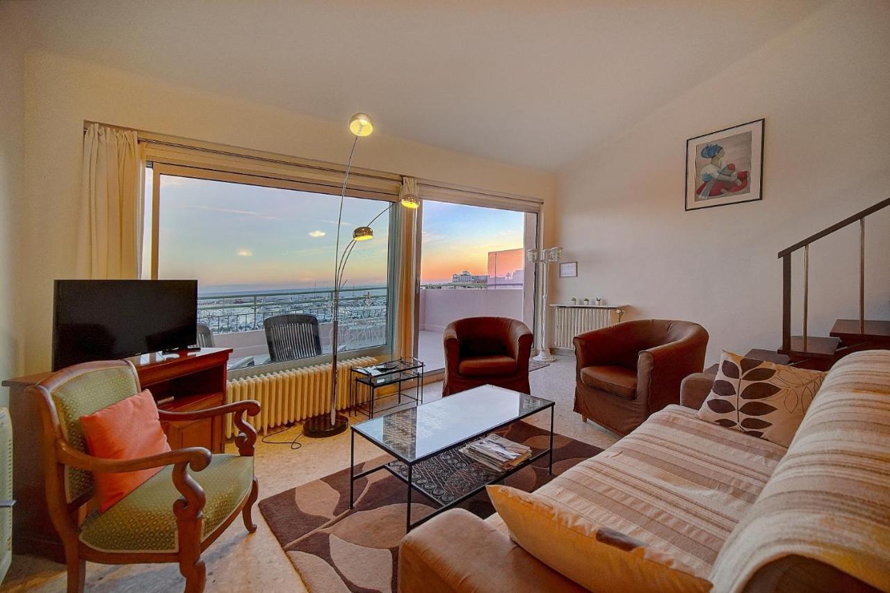 Superbe Duplex Idealement Situe Proche Plages Avec Grande Terrasse Vue Port !l A1b59 *