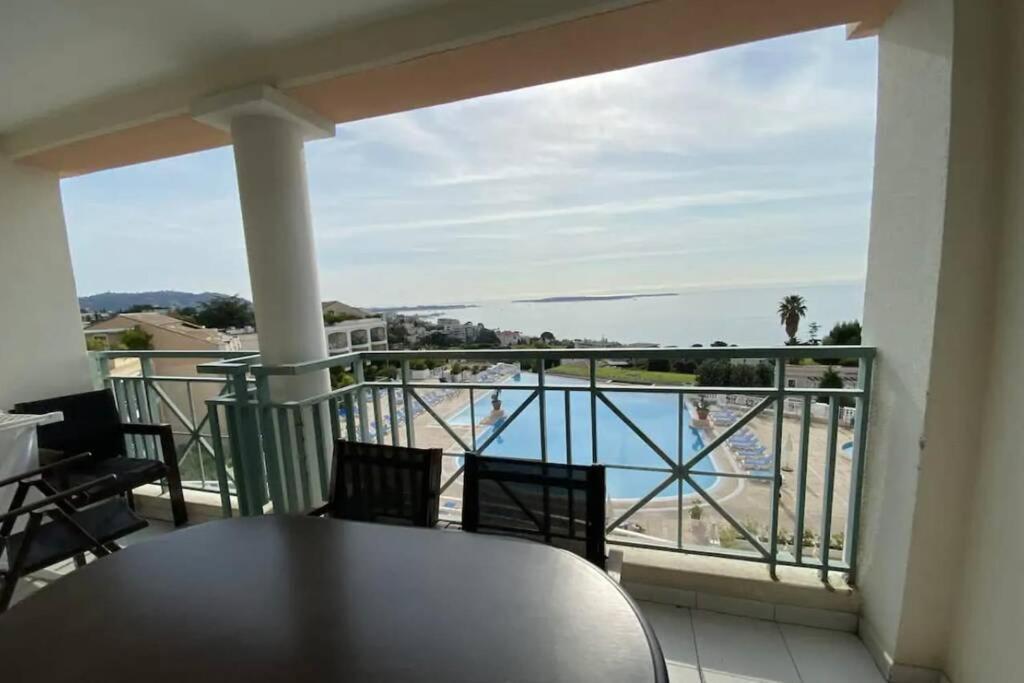 C021 Lumineux Avec Terrasse Et Piscine Appartement *