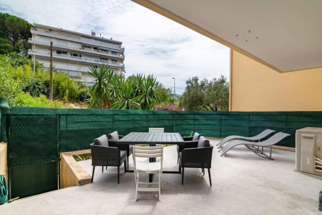 Appt Moderne Avec Belle Terrasse Centre Cannes