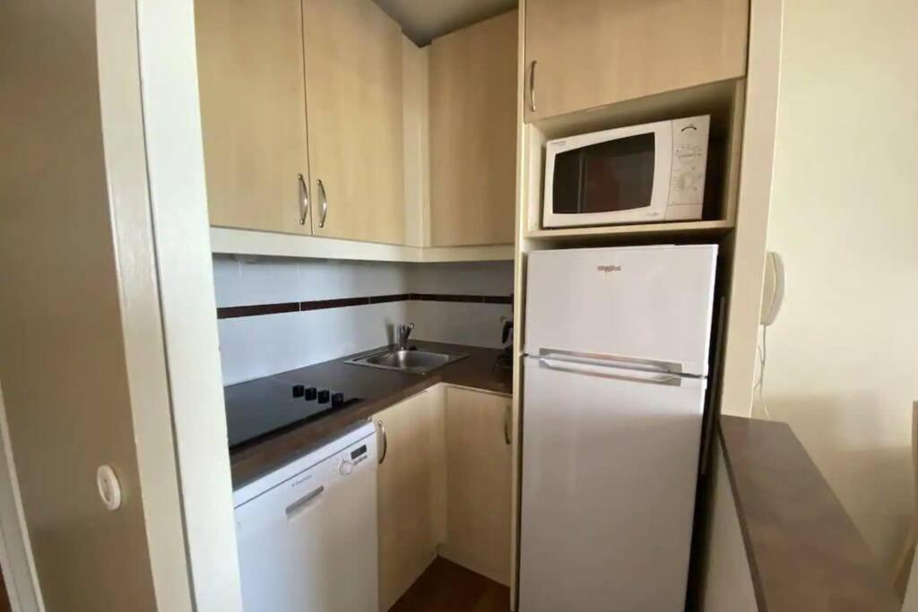 Appartement C021 Lumineux Avec Terrasse Et Piscine