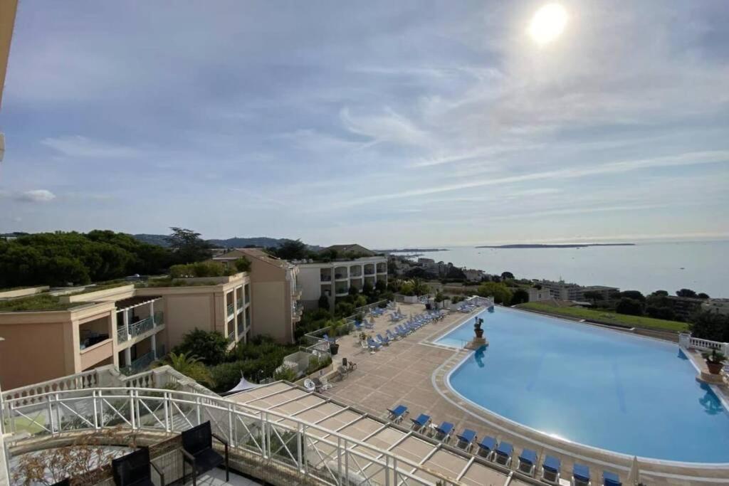 C021 Lumineux Avec Terrasse Et Piscine Appartement