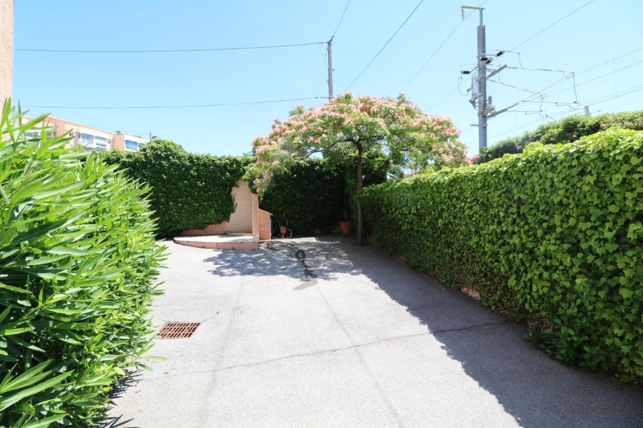 With Beautiful Sea View And Direct Access