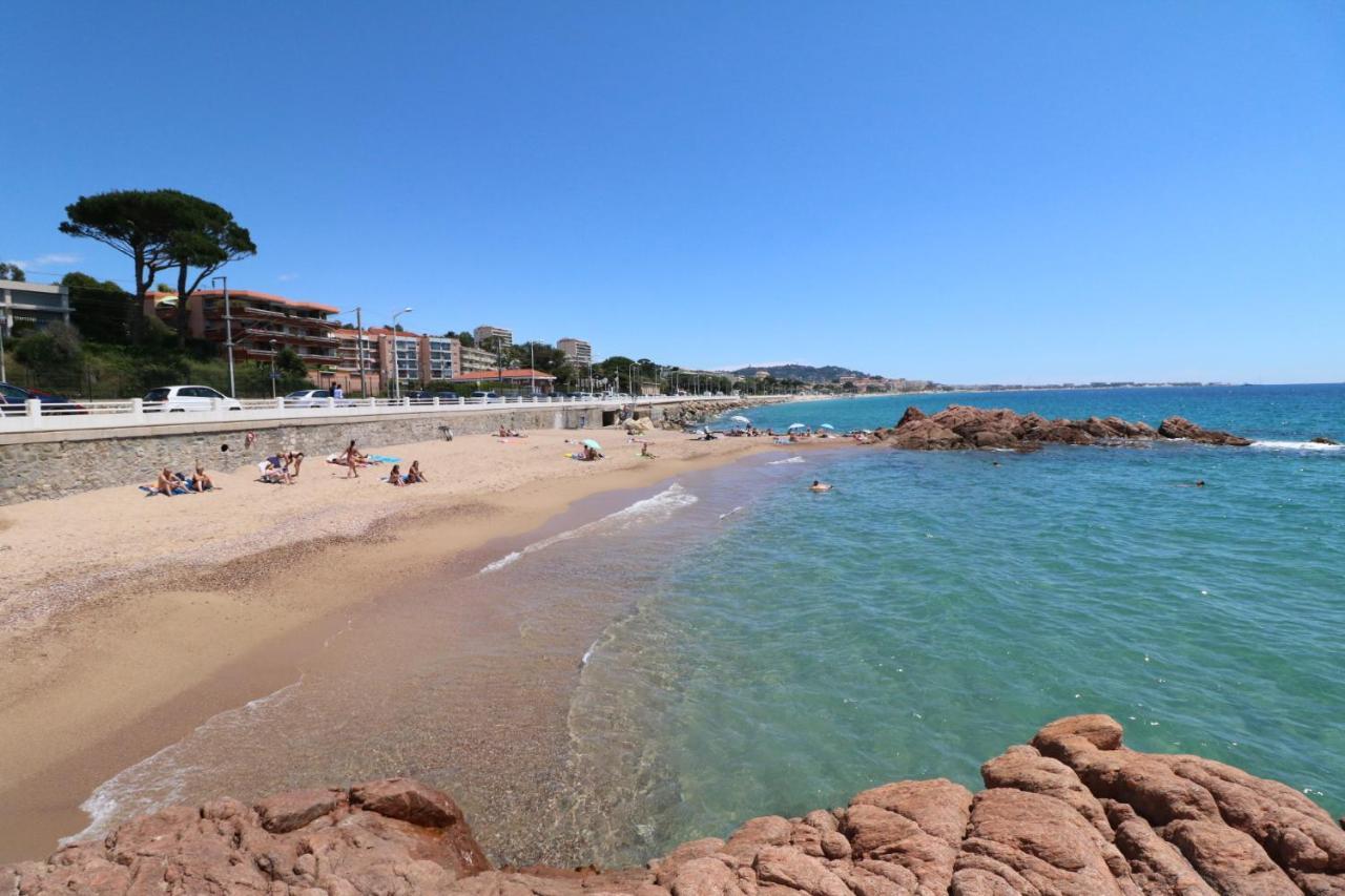 With Beautiful Sea View And Direct Access *