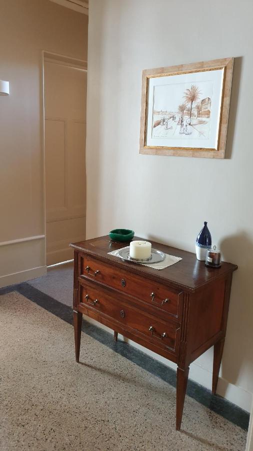 Palais Madrid, Croisette, 5 People, Bright 2 Bedroom Flat * Cannes