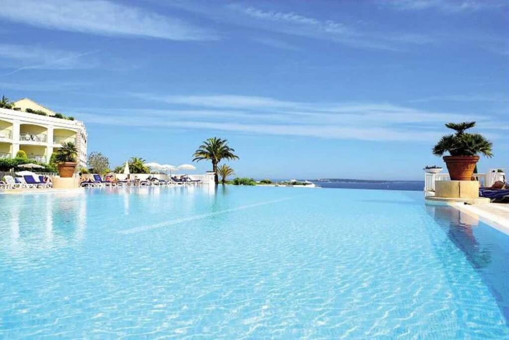 Appartement Studio Vue mer et Piscine Climatisation Wifi