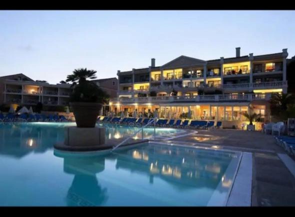 Appartement Studio Vue mer et Piscine Climatisation Wifi