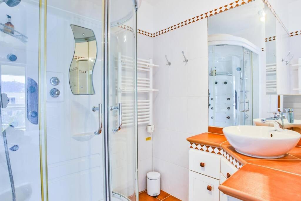 Appartement Bright One Bdrm A/c-swimming Pool/congress By Olidesi *