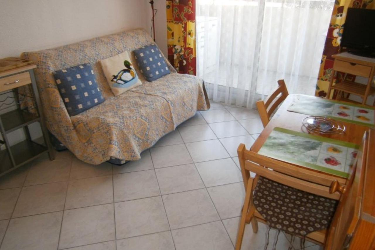 Comfortable Flat With Balcony Centre Apartment