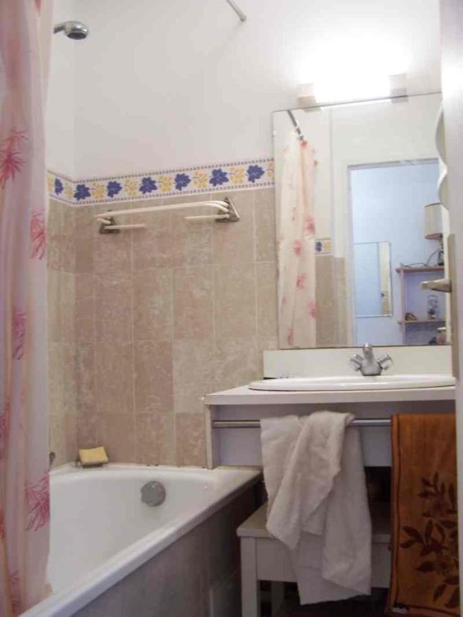 Apartment Comfortable Flat With Balcony Centre *