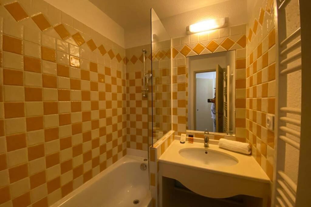 C036 Agreable Au Sein D'une Belle De Cannes