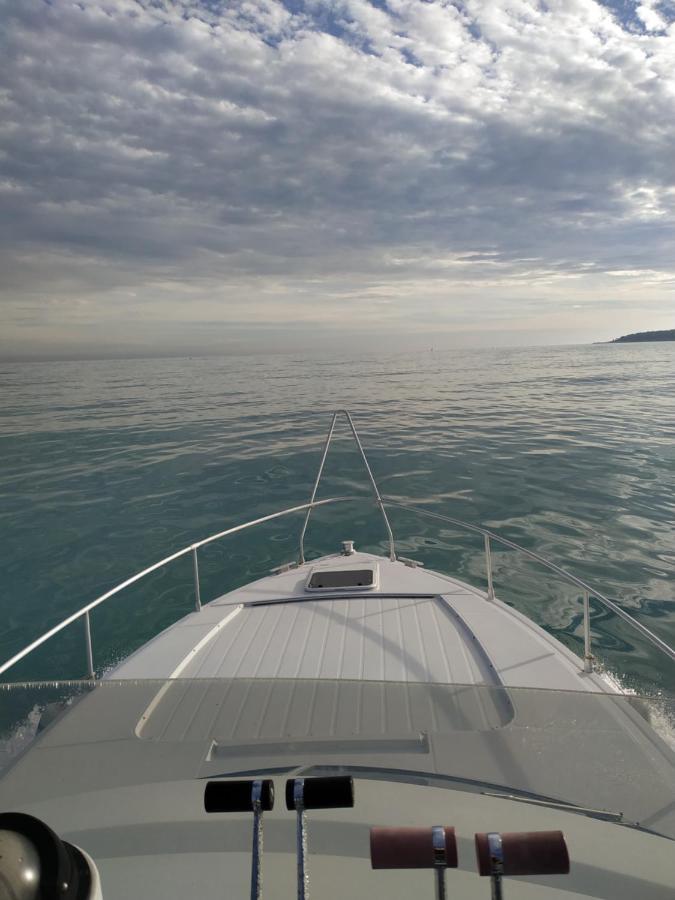 Botel Ferretti 36 ' Bateau A Quai Vieux-port Festival La Croisette Cannes